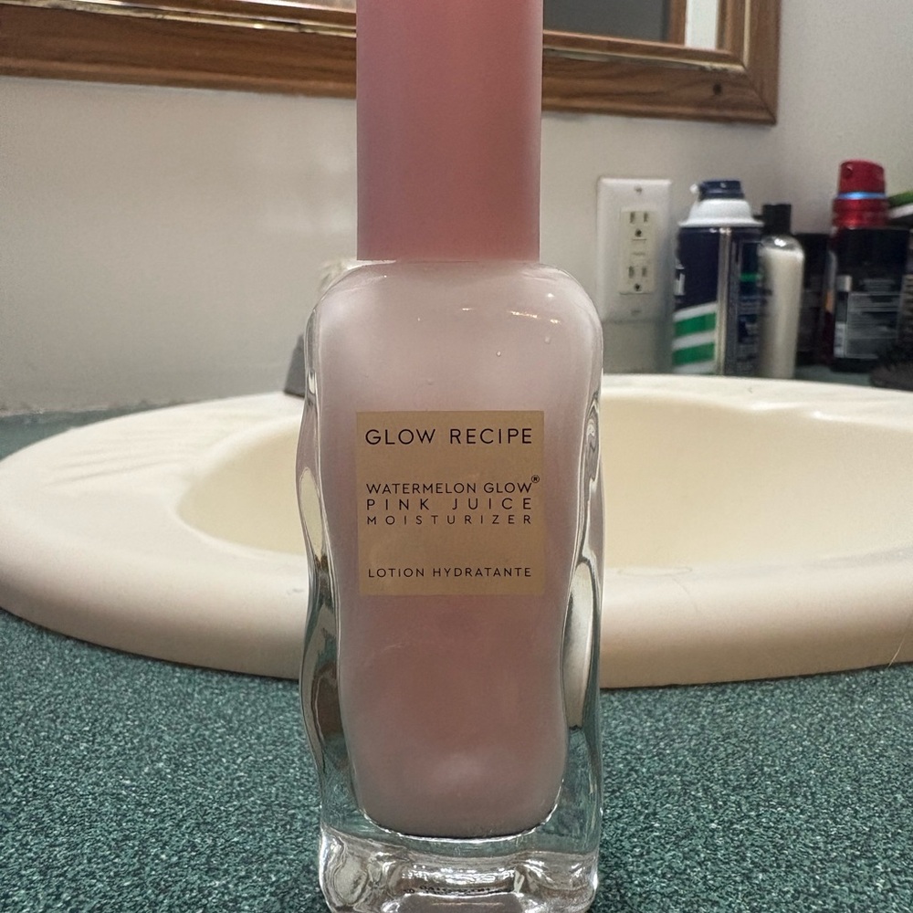 Glow Recipe Watermelon Glow Moisturizer with Soft Pink Tint